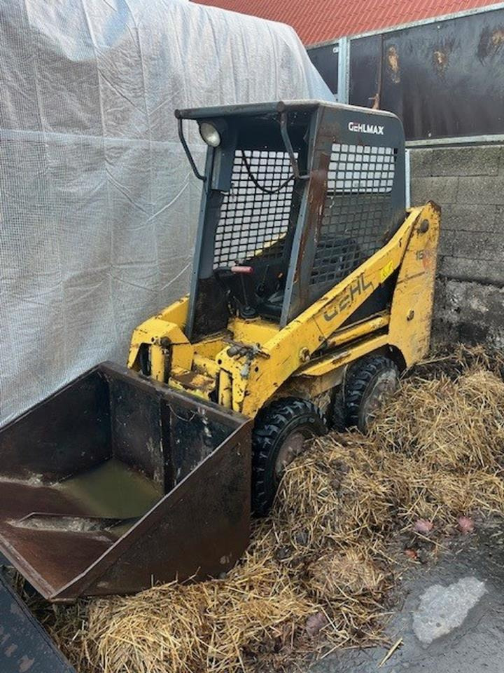 Gehl SL1650 - מעמיס היגוי החלקה: תמונה 1 Gehl SL1650 - מעמיס היגוי החלקה: תמונה 1