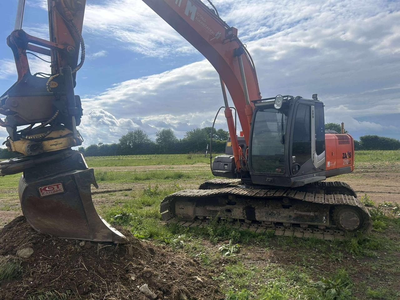 Hitachi ZX210LC-3 - מחפר סורק: תמונה 1 Hitachi ZX210LC-3 - מחפר סורק: תמונה 1