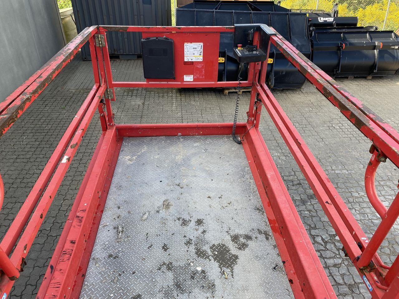 Manitou 120SC - מעלית מספריים: תמונה 3 Manitou 120SC - מעלית מספריים: תמונה 3