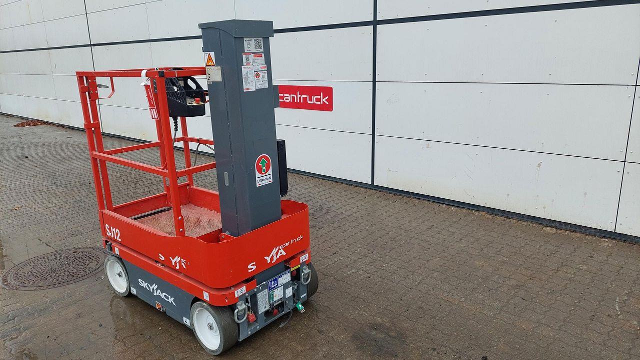 Skyjack SJ12 - מעלית תורן אנכית: תמונה 2 Skyjack SJ12 - מעלית תורן אנכית: תמונה 2