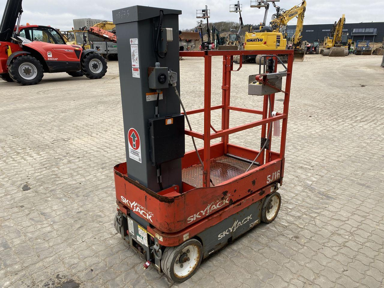 Skyjack SJ16 - מעלית תורן אנכית: תמונה 4 Skyjack SJ16 - מעלית תורן אנכית: תמונה 4