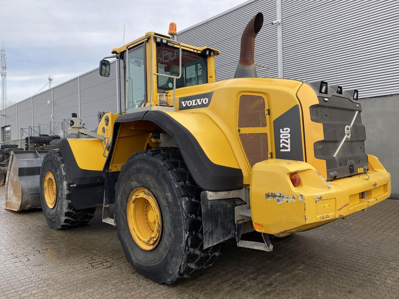 Volvo L220G - מעמיס גלגלים: תמונה 2 Volvo L220G - מעמיס גלגלים: תמונה 2