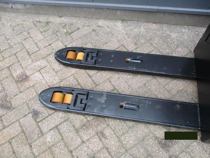 Toyota LPE 200 - משאית משטחים: תמונה 4 Toyota LPE 200 - משאית משטחים: תמונה 4