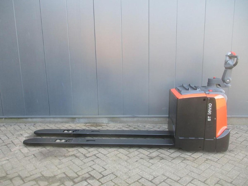 Toyota LPE 250 - משאית משטחים: תמונה 1 Toyota LPE 250 - משאית משטחים: תמונה 1