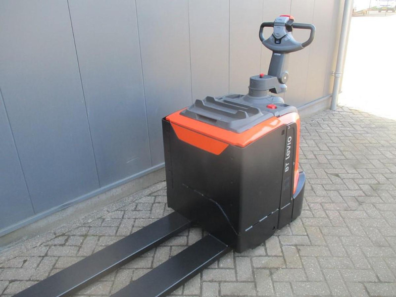 Toyota LPE 250 - משאית משטחים: תמונה 2 Toyota LPE 250 - משאית משטחים: תמונה 2