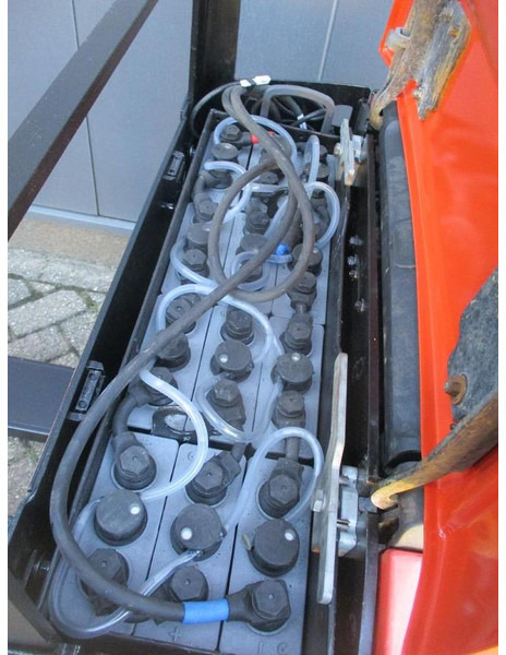 Toyota LPE200 - משאית משטחים: תמונה 5 Toyota LPE200 - משאית משטחים: תמונה 5