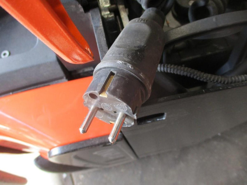 Toyota LPE200 - משאית משטחים: תמונה 5 Toyota LPE200 - משאית משטחים: תמונה 5