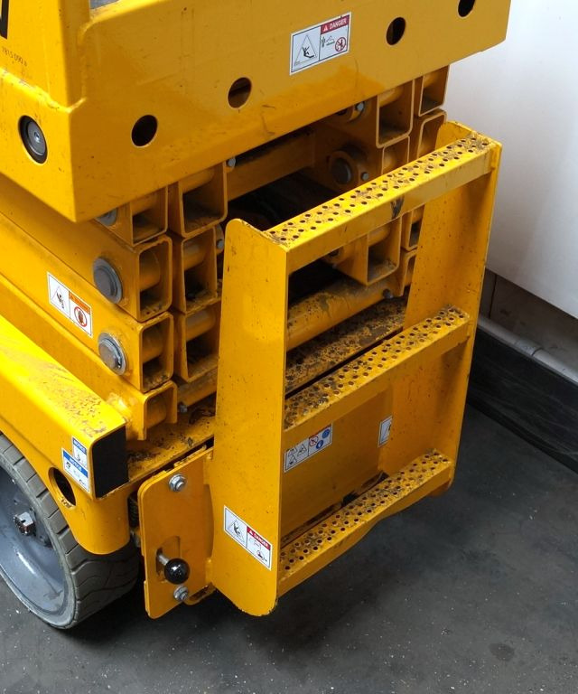 Haulotte Compact 10N - מעלית מספריים: תמונה 4 Haulotte Compact 10N - מעלית מספריים: תמונה 4