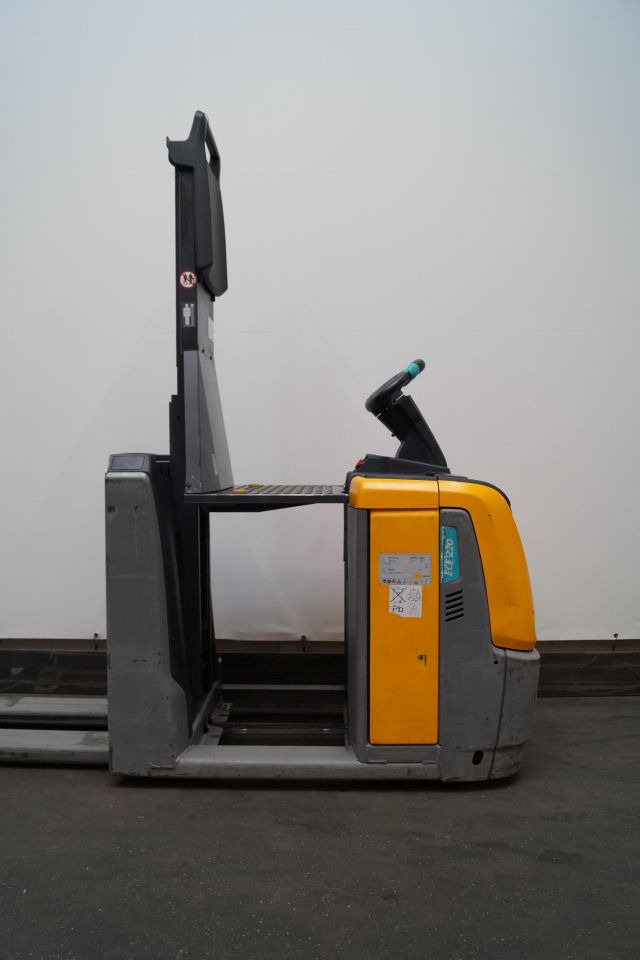 Jungheinrich ECE220HP - בוחר הזמנות: תמונה 3 Jungheinrich ECE220HP - בוחר הזמנות: תמונה 3