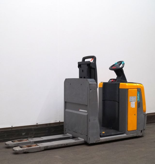 Jungheinrich ECE220HP - בוחר הזמנות: תמונה 1 Jungheinrich ECE220HP - בוחר הזמנות: תמונה 1