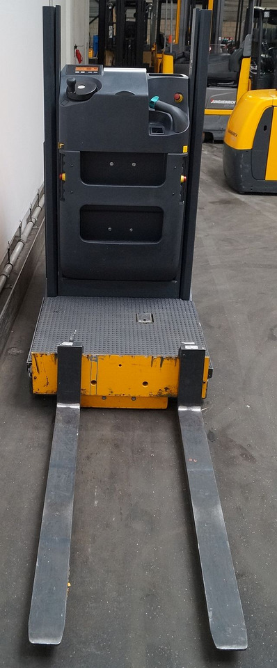 Jungheinrich EKS110L100E - בוחר הזמנות: תמונה 5 Jungheinrich EKS110L100E - בוחר הזמנות: תמונה 5