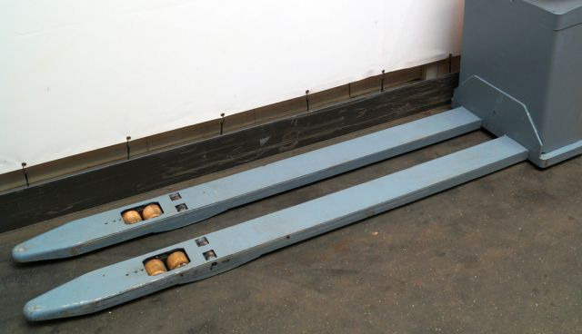Jungheinrich ESE120 - משאית משטחים: תמונה 3 Jungheinrich ESE120 - משאית משטחים: תמונה 3