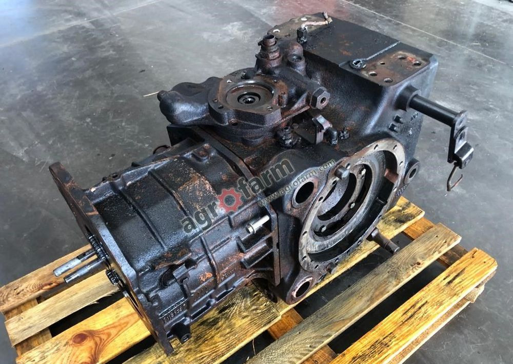 TYLNY MOST JOHN DEERE 6400 L115878 - תמסורת: תמונה 1 TYLNY MOST JOHN DEERE 6400 L115878 - תמסורת: תמונה 1