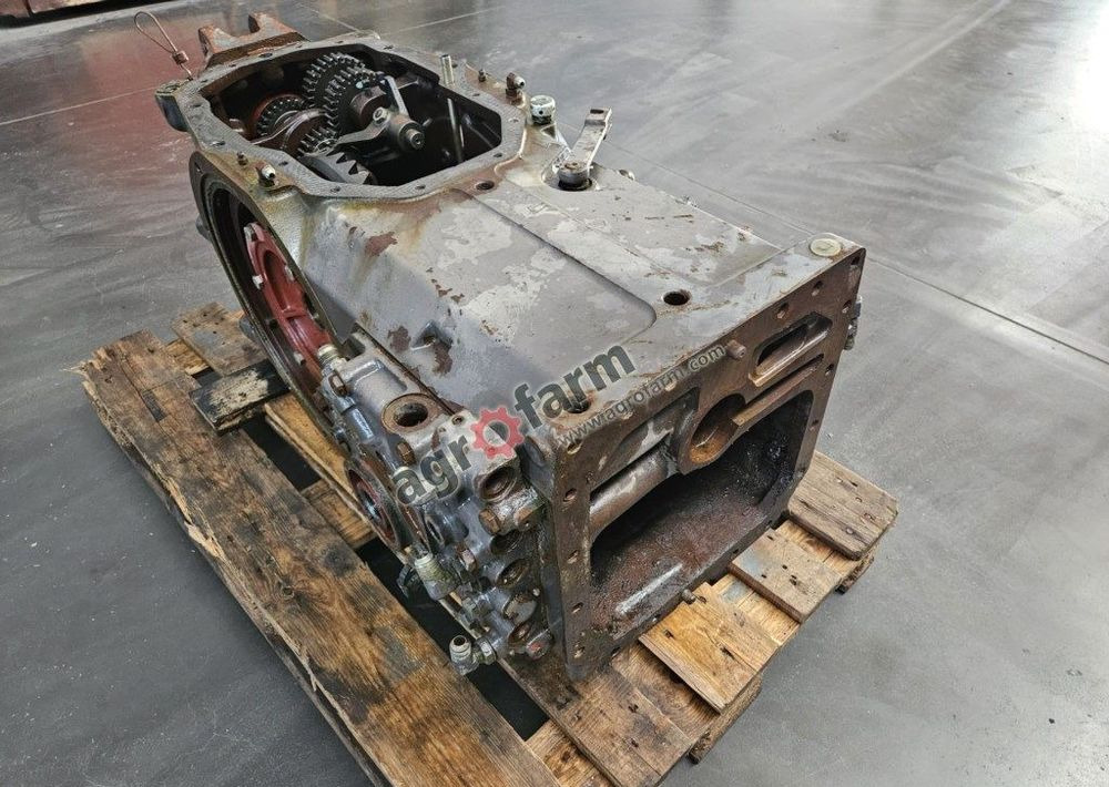 TYLNY MOST MASSEY FERGUSON 3070 3382213M4 - תיבת הילוכים: תמונה 1 TYLNY MOST MASSEY FERGUSON 3070 3382213M4 - תיבת הילוכים: תמונה 1