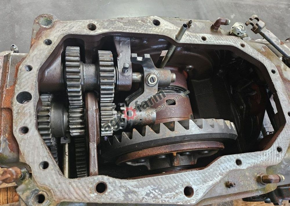 TYLNY MOST MASSEY FERGUSON 3070 3382213M4 - תיבת הילוכים: תמונה 2 TYLNY MOST MASSEY FERGUSON 3070 3382213M4 - תיבת הילוכים: תמונה 2