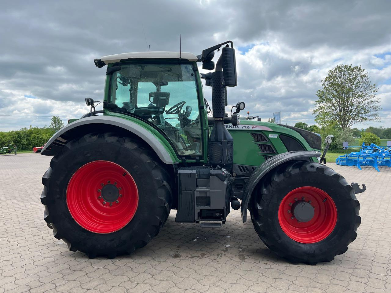 Fendt 718 Vario SCR - טרקטור חקלאי: תמונה 1 Fendt 718 Vario SCR - טרקטור חקלאי: תמונה 1
