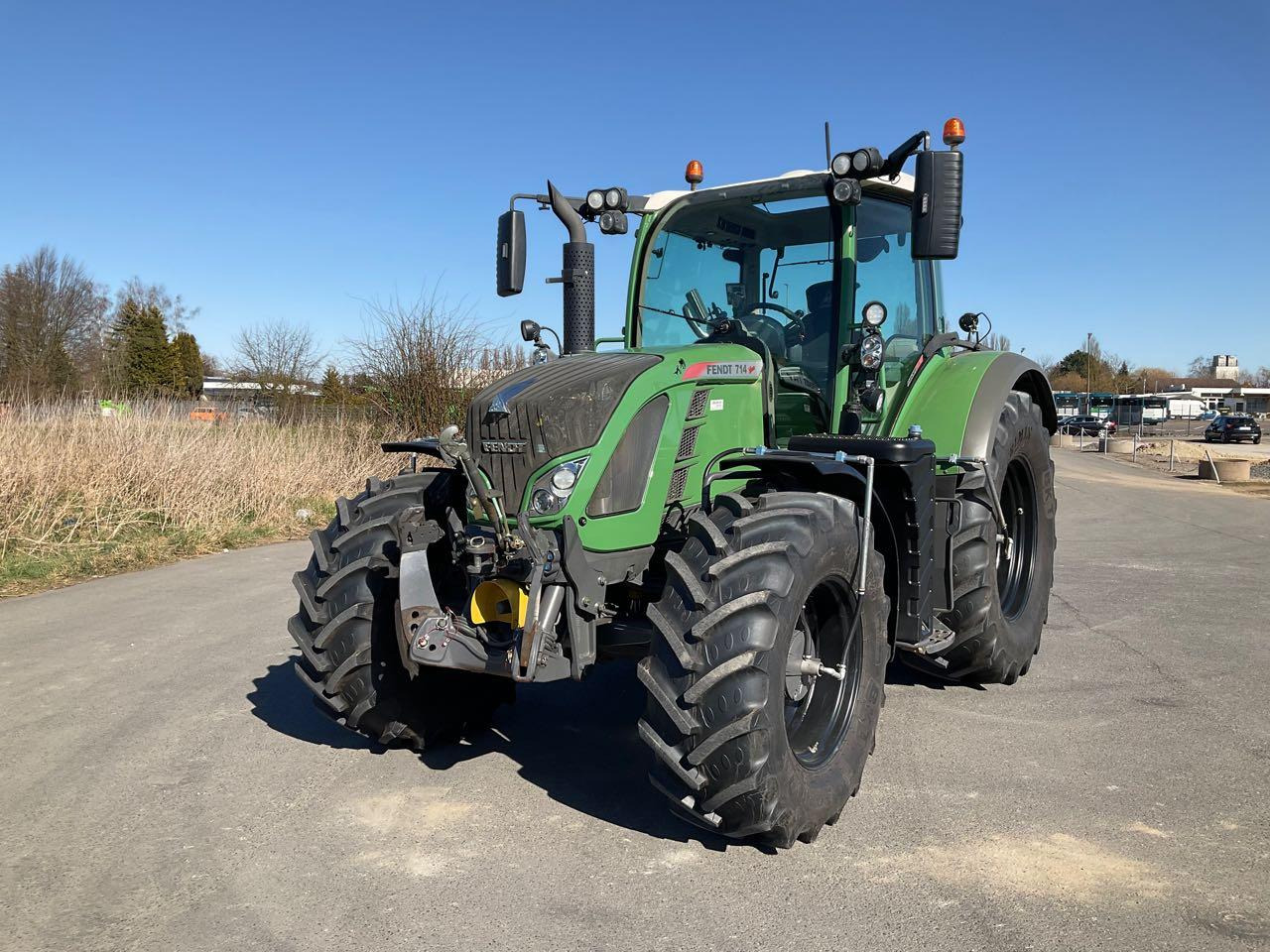 Fendt Vario 714 SCR Profi Plus - טרקטור חקלאי: תמונה 2 Fendt Vario 714 SCR Profi Plus - טרקטור חקלאי: תמונה 2