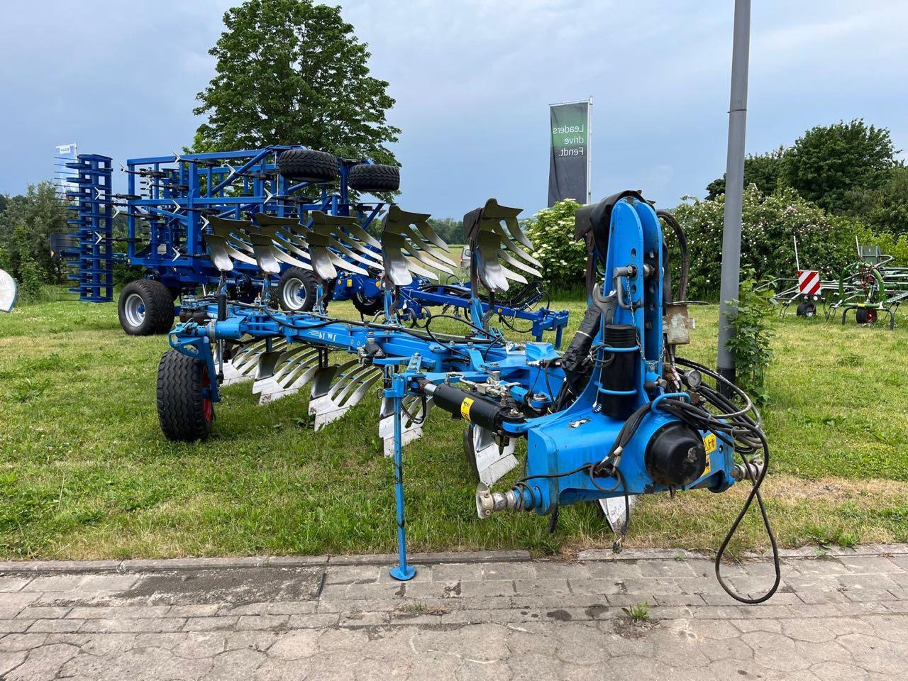 Lemken Juwel 8 V T 5 + 1 L 100 TurnControl - מחרשה: תמונה 1 Lemken Juwel 8 V T 5 + 1 L 100 TurnControl - מחרשה: תמונה 1
