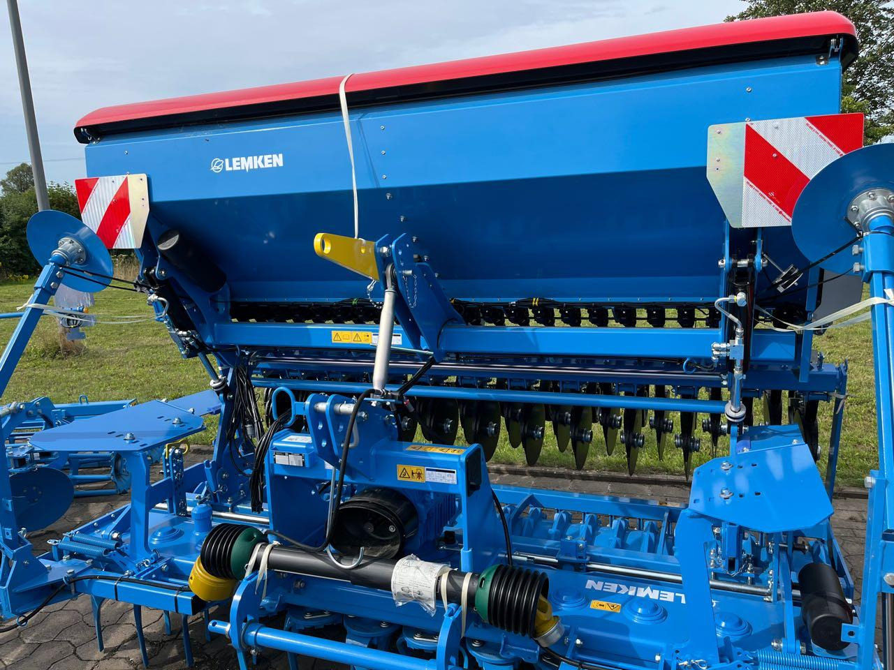 Lemken Zirkon 12/300 und Saphir 9/300 - מקדחת זריעה משולבת: תמונה 1 Lemken Zirkon 12/300 und Saphir 9/300 - מקדחת זריעה משולבת: תמונה 1