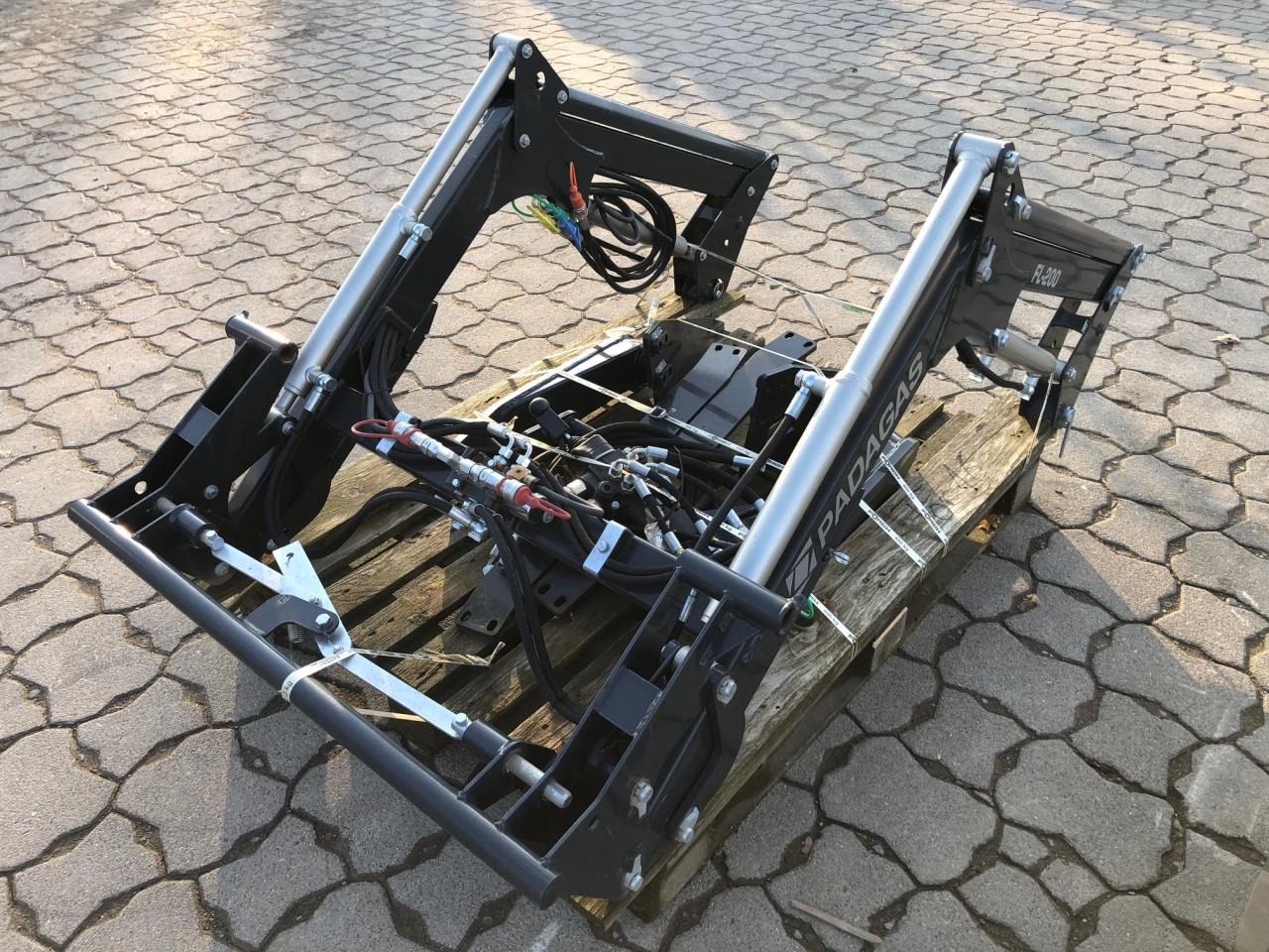 Solis PADAGAS FL200P Frontlader - צרופה: תמונה 1 Solis PADAGAS FL200P Frontlader - צרופה: תמונה 1