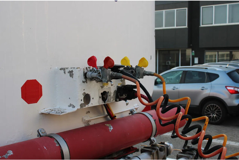 Atcomex + 3 AXEL + 32.000 ltr Fuel transport - סמיטריילר מכל: תמונה 3 Atcomex + 3 AXEL + 32.000 ltr Fuel transport - סמיטריילר מכל: תמונה 3