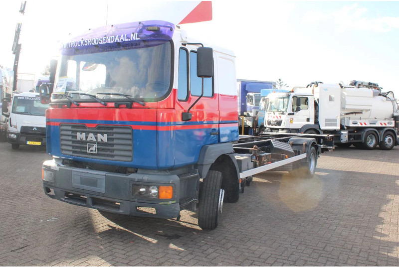 MAN 15 .224 + MANUAL + EURO 2 - משאית עם שלדת תא: תמונה 2 MAN 15 .224 + MANUAL + EURO 2 - משאית עם שלדת תא: תמונה 2