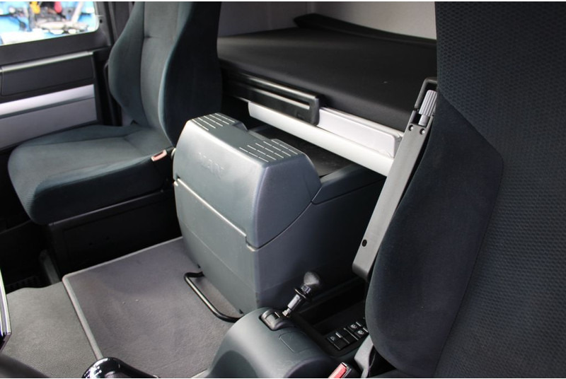 משאית וילונות צד MAN TGM 12.250 + EURO 6 + manual + LIFT + BE apk 18-05-2024: תמונה 8