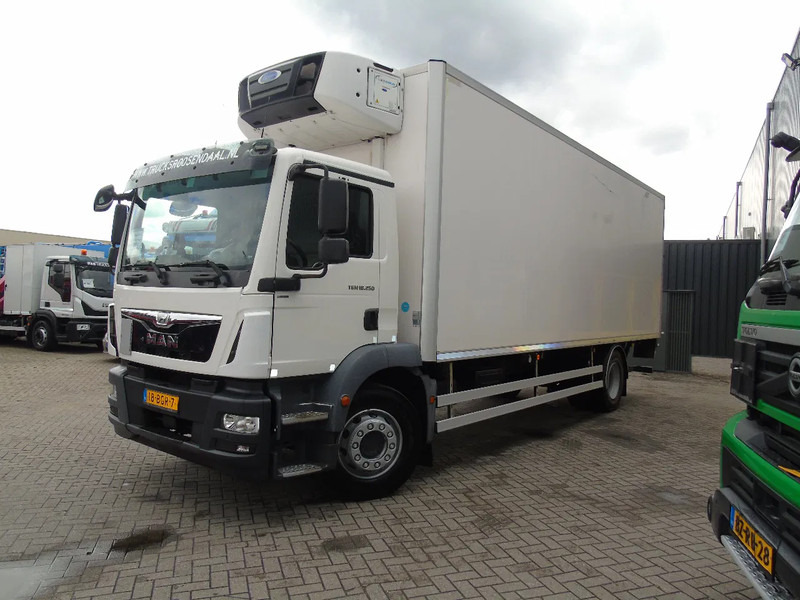MAN TGM 18.250 + carrier supra 850 + euro 6 + lift + 19T - משאית קירור: תמונה 2 MAN TGM 18.250 + carrier supra 850 + euro 6 + lift + 19T - משאית קירור: תמונה 2
