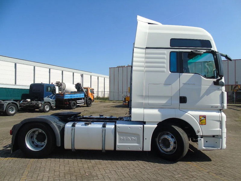 MAN TGX 18.460 + RETARDER + EURO 6 + 5X IN STOCK - יחידת טרקטור: תמונה 3 MAN TGX 18.460 + RETARDER + EURO 6 + 5X IN STOCK - יחידת טרקטור: תמונה 3