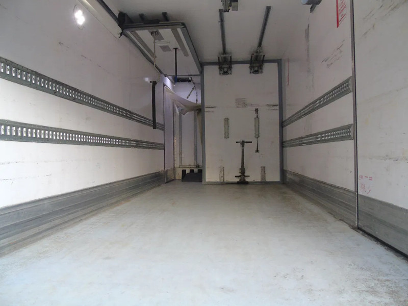 Mercedes-Benz Antos 1932 + EURO 6 + CARRIER + LIFT - משאית קירור: תמונה 4 Mercedes-Benz Antos 1932 + EURO 6 + CARRIER + LIFT - משאית קירור: תמונה 4