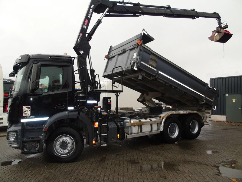 Mercedes-Benz Arocs 2643 + HIAB HIDUO 188B-3 + 6X4 + 3 SIDE TIPPER + REMOTE - מזהיר, משאית מנוף: תמונה 4 Mercedes-Benz Arocs 2643 + HIAB HIDUO 188B-3 + 6X4 + 3 SIDE TIPPER + REMOTE - מזהיר, משאית מנוף: תמונה 4
