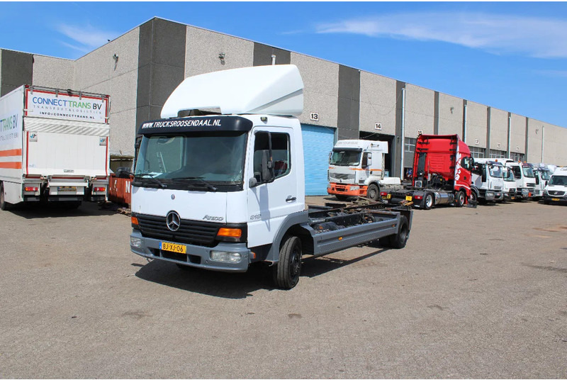 Mercedes-Benz Atego 918 + MANUAL + EURO 2 - משאית עם שלדת תא: תמונה 2 Mercedes-Benz Atego 918 + MANUAL + EURO 2 - משאית עם שלדת תא: תמונה 2