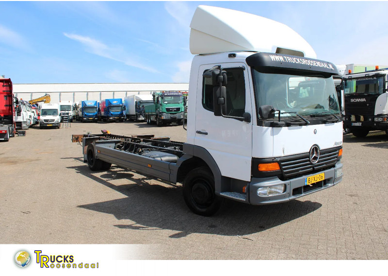 Mercedes-Benz Atego 918 + MANUAL + EURO 2 - משאית עם שלדת תא: תמונה 1 Mercedes-Benz Atego 918 + MANUAL + EURO 2 - משאית עם שלדת תא: תמונה 1