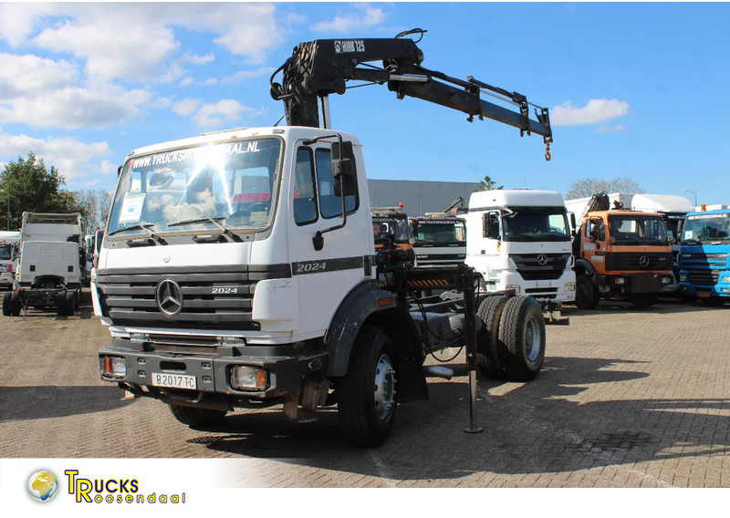 Mercedes-Benz SK 2024 + HIAB 125 + MANUAL - משאית מנוף: תמונה 1 Mercedes-Benz SK 2024 + HIAB 125 + MANUAL - משאית מנוף: תמונה 1