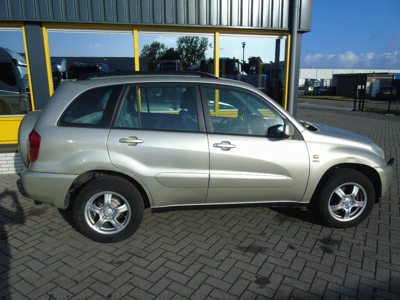 Toyota RAV4 + 4X4 + AUTOMAT + PETROL - SUV: תמונה 3 Toyota RAV4 + 4X4 + AUTOMAT + PETROL - SUV: תמונה 3
