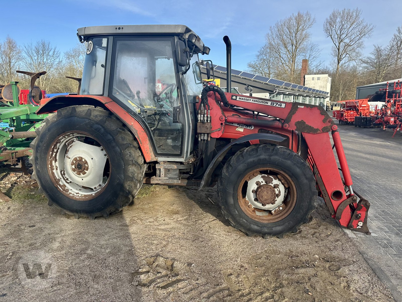 Massey Ferguson 4235 - טרקטור חקלאי: תמונה 1 Massey Ferguson 4235 - טרקטור חקלאי: תמונה 1
