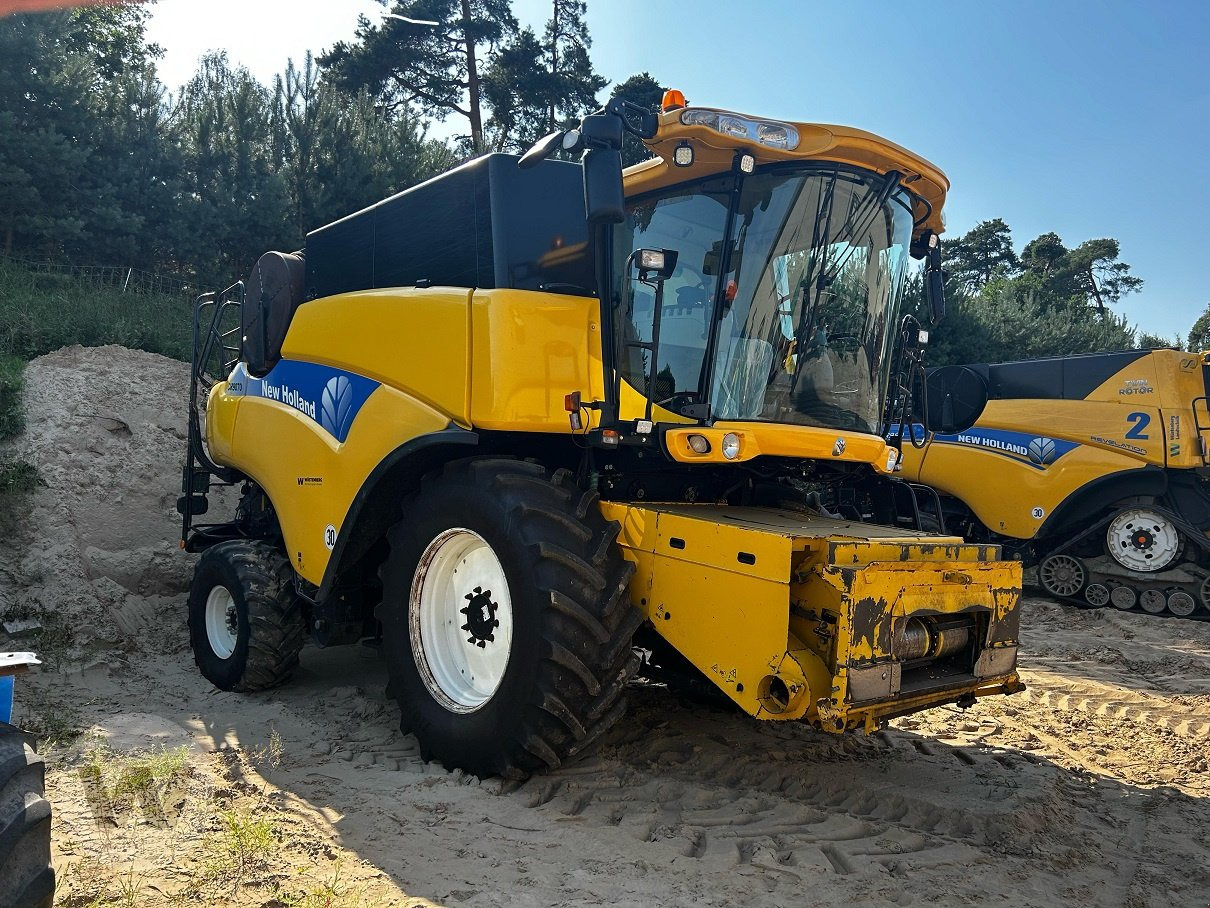 New Holland CR 9070 ELEV - טרקטור חקלאי: תמונה 1 New Holland CR 9070 ELEV - טרקטור חקלאי: תמונה 1