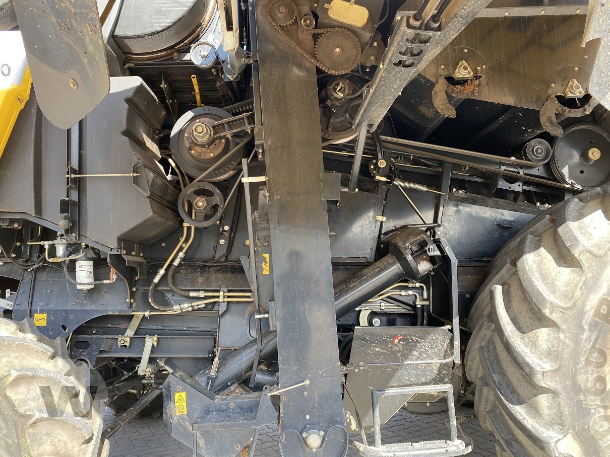 New Holland CR 9090 - מקצרת קומבינה: תמונה 2 New Holland CR 9090 - מקצרת קומבינה: תמונה 2