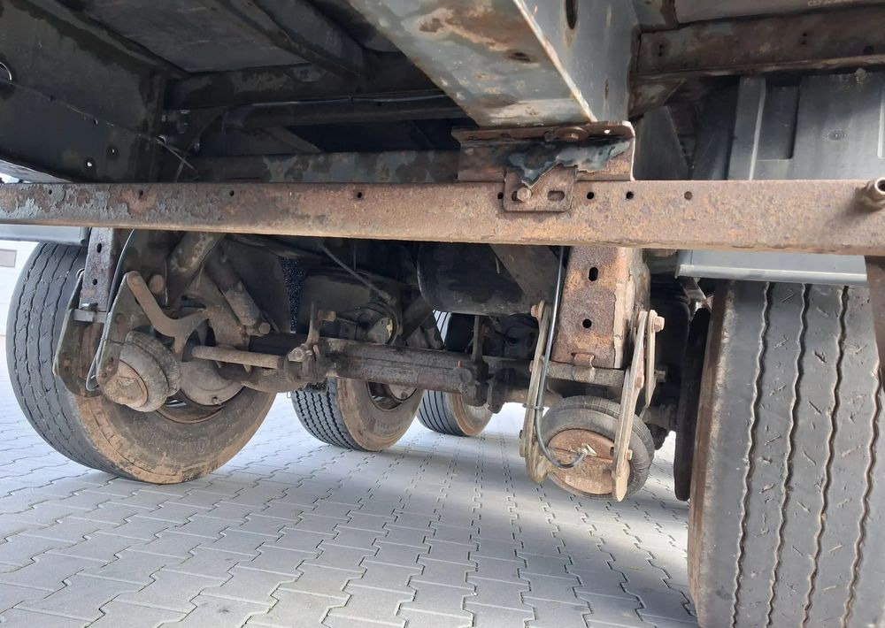 Krone Standard, Firanka, Mocowania promowe, Podnoszony zderzak - סמיטריילר עם וילונות צד: תמונה 5 Krone Standard, Firanka, Mocowania promowe, Podnoszony zderzak - סמיטריילר עם וילונות צד: תמונה 5