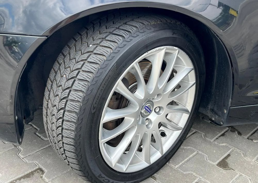 Volvo C70 2.4 Momentum - מכונית: תמונה 2 Volvo C70 2.4 Momentum - מכונית: תמונה 2