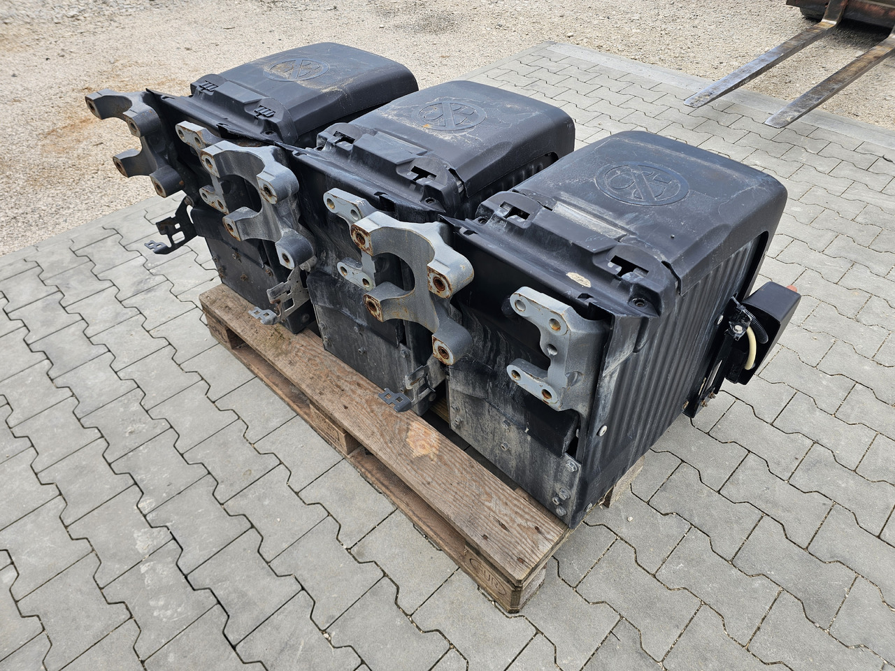 DAF XF106 EURO 6 / VERTICAL BATTERY BOX - מצבר: תמונה 3 DAF XF106 EURO 6 / VERTICAL BATTERY BOX - מצבר: תמונה 3