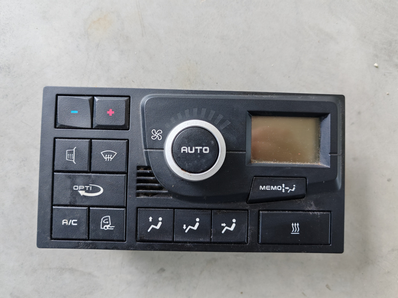 RENAULT RANGE T / AC CONTROL PANEL / 22247443 - חלק מזגן: תמונה 1 RENAULT RANGE T / AC CONTROL PANEL / 22247443 - חלק מזגן: תמונה 1