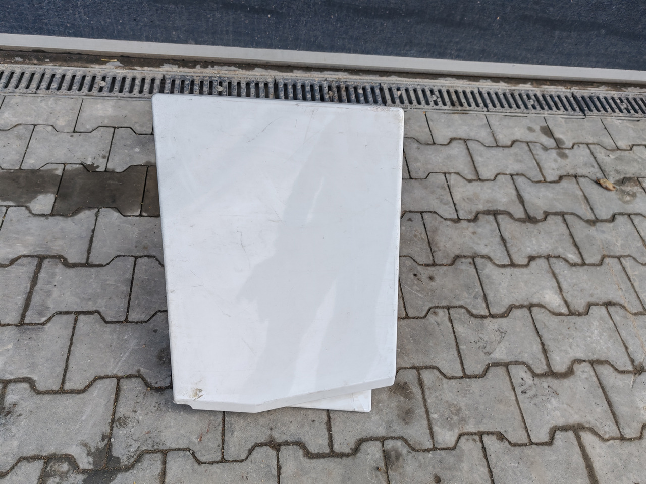 RENAULT RANGE T EURO 6 / HIGH CAB / LEFT SPOILER EXTENDER - אווירודינמיקה/ ספוילר: תמונה 2 RENAULT RANGE T EURO 6 / HIGH CAB / LEFT SPOILER EXTENDER - אווירודינמיקה/ ספוילר: תמונה 2