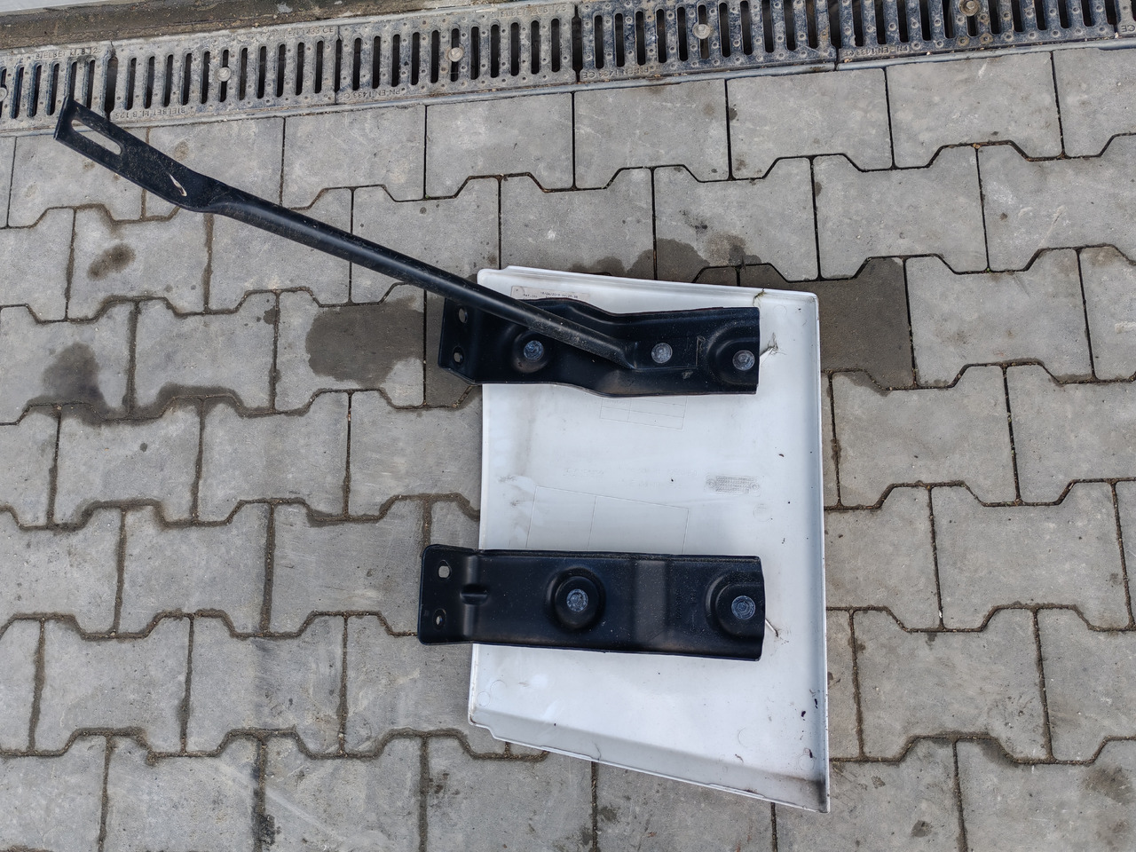 RENAULT RANGE T EURO 6 / HIGH CAB / RIGHT SPOILER EXTENDER - אווירודינמיקה/ ספוילר: תמונה 5 RENAULT RANGE T EURO 6 / HIGH CAB / RIGHT SPOILER EXTENDER - אווירודינמיקה/ ספוילר: תמונה 5