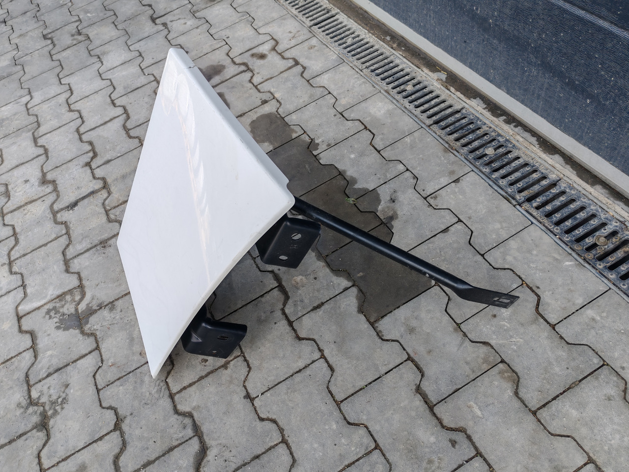 RENAULT RANGE T EURO 6 / HIGH CAB / RIGHT SPOILER EXTENDER - אווירודינמיקה/ ספוילר: תמונה 3 RENAULT RANGE T EURO 6 / HIGH CAB / RIGHT SPOILER EXTENDER - אווירודינמיקה/ ספוילר: תמונה 3