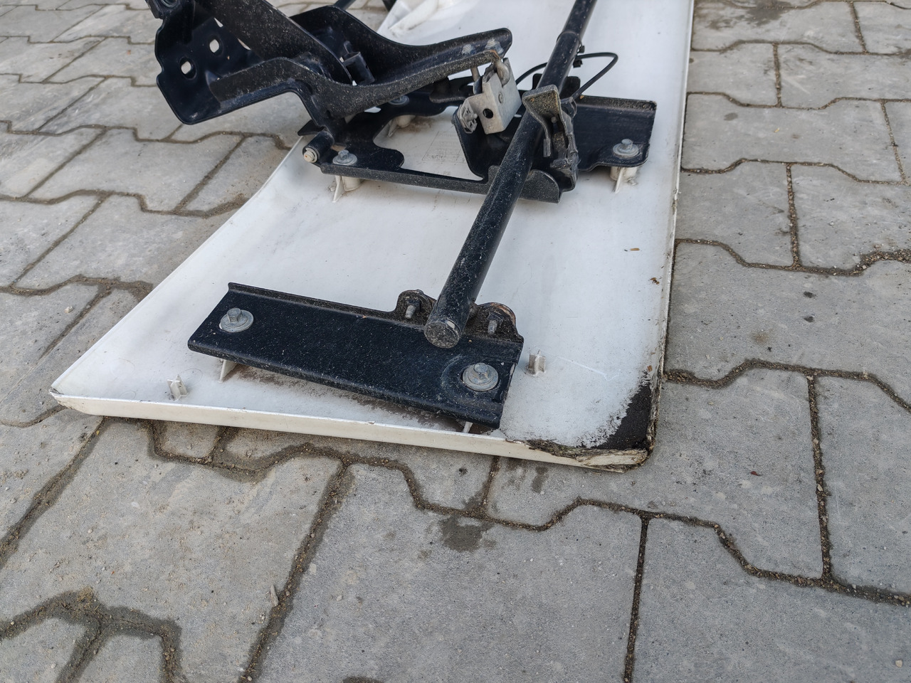 RENAULT RANGE T EURO 6 / HIGH CAB / RIGHT SPOILER - אווירודינמיקה/ ספוילר: תמונה 5 RENAULT RANGE T EURO 6 / HIGH CAB / RIGHT SPOILER - אווירודינמיקה/ ספוילר: תמונה 5