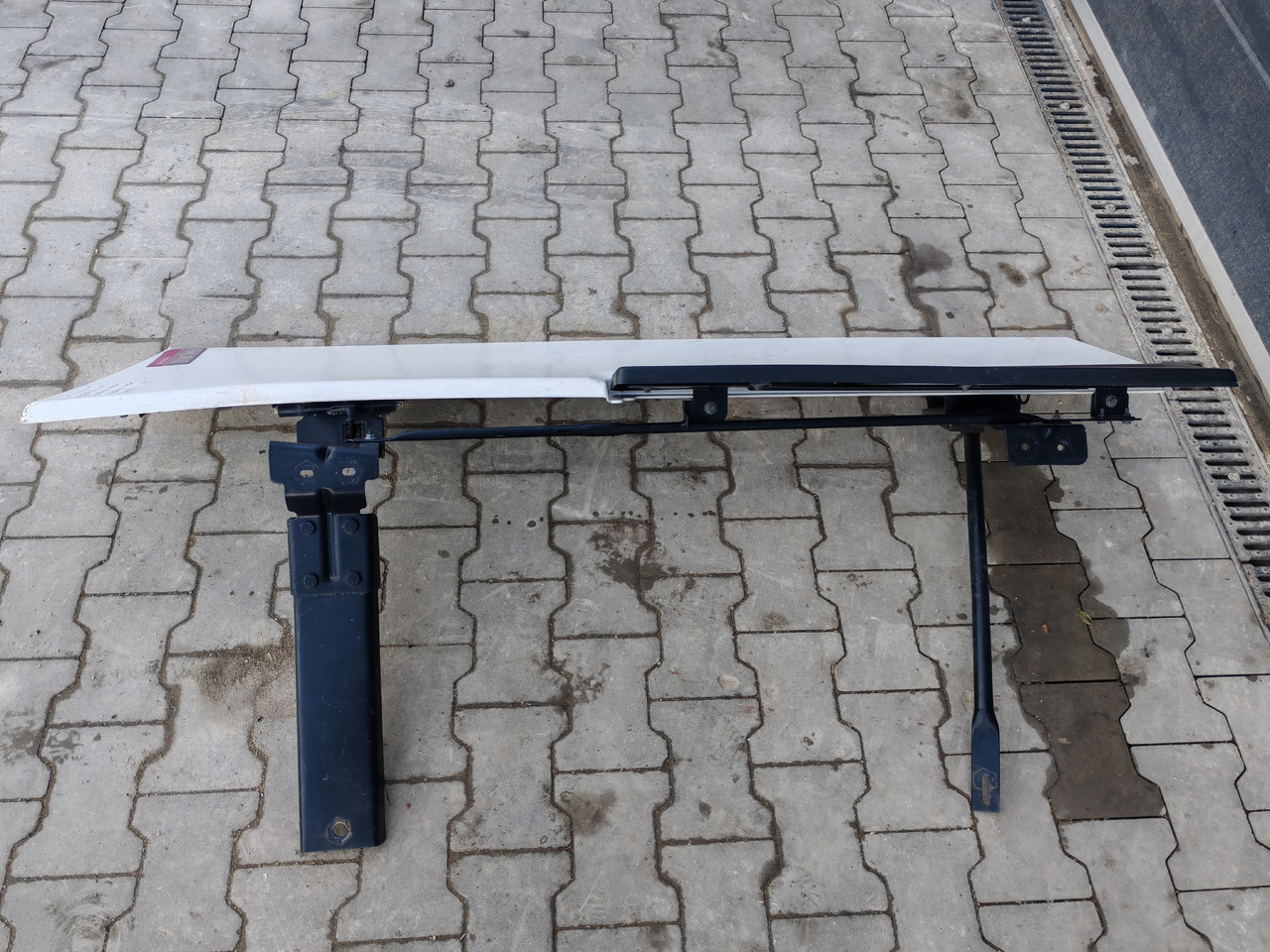 RENAULT RANGE T EURO 6 / HIGH CAB / RIGHT SPOILER - אווירודינמיקה/ ספוילר: תמונה 4 RENAULT RANGE T EURO 6 / HIGH CAB / RIGHT SPOILER - אווירודינמיקה/ ספוילר: תמונה 4