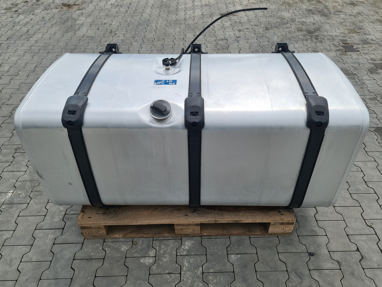 SCANIA FUEL TANK / COMPLETE / 600 LITERS / WORLDWIDE DELIVERY - מכל דלק: תמונה 1 SCANIA FUEL TANK / COMPLETE / 600 LITERS / WORLDWIDE DELIVERY - מכל דלק: תמונה 1