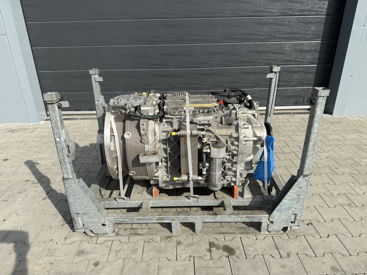 VOLVO BUS HYBRID Automatic gearbox AT2412F electric motor EMDS120 (EMD300B) / NEW - תיבת הילוכים עבור אוטובוס עירוני: תמונה 2 VOLVO BUS HYBRID Automatic gearbox AT2412F electric motor EMDS120 (EMD300B) / NEW - תיבת הילוכים עבור אוטובוס עירוני: תמונה 2
