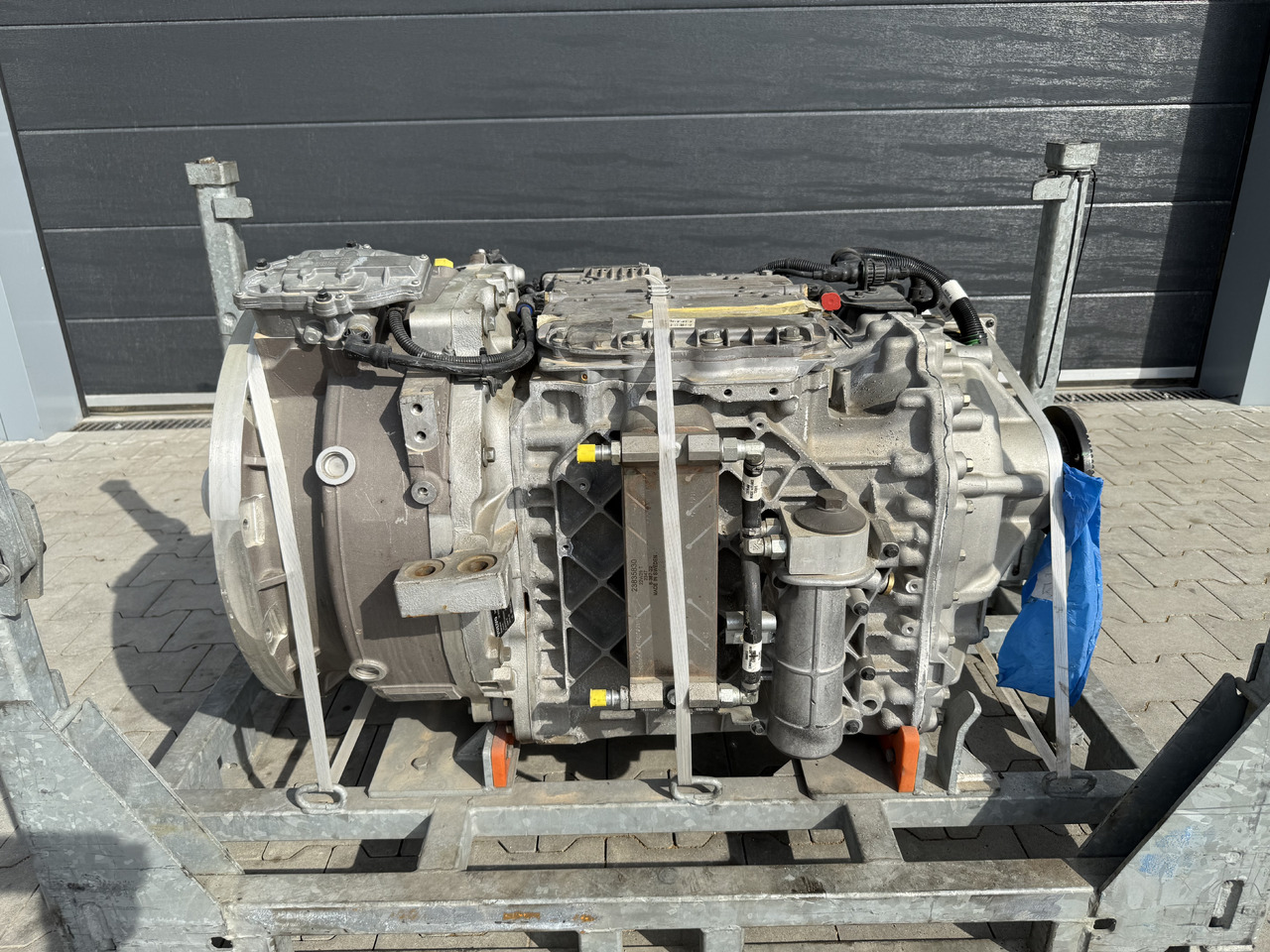 VOLVO BUS HYBRID Automatic gearbox AT2412F electric motor EMDS120 (EMD300B) / NEW - תיבת הילוכים עבור אוטובוס עירוני: תמונה 1 VOLVO BUS HYBRID Automatic gearbox AT2412F electric motor EMDS120 (EMD300B) / NEW - תיבת הילוכים עבור אוטובוס עירוני: תמונה 1